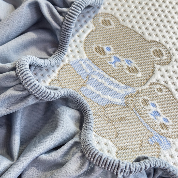 91家纺网 家纺一手货源 找家纺 凯罗 2026新款A类凉豆豆学生宿舍用床席可水洗凉席席子床笠款 布丁萌萌熊-床笠款