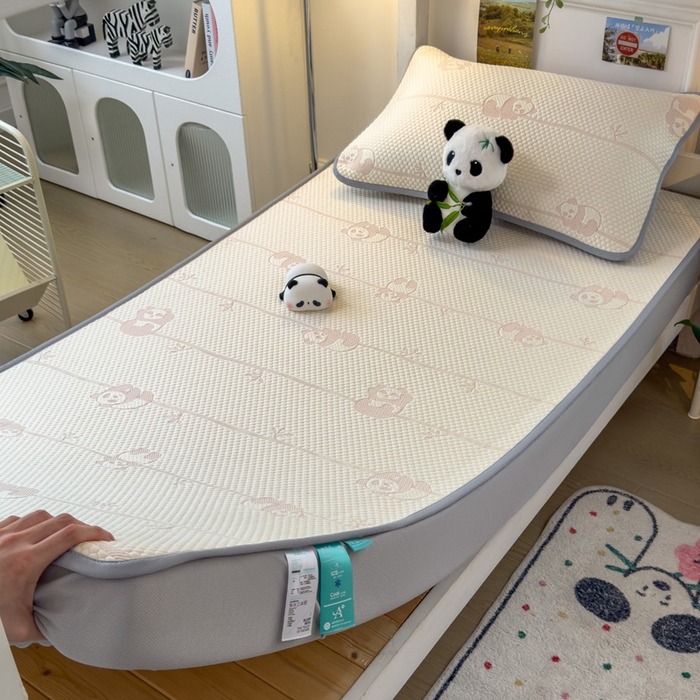 91家纺网 家纺一手货源 找家纺 凯罗 2026新款A类凉豆豆学生宿舍用床席可水洗凉席席子床笠款 敦敦熊-粉-床笠款