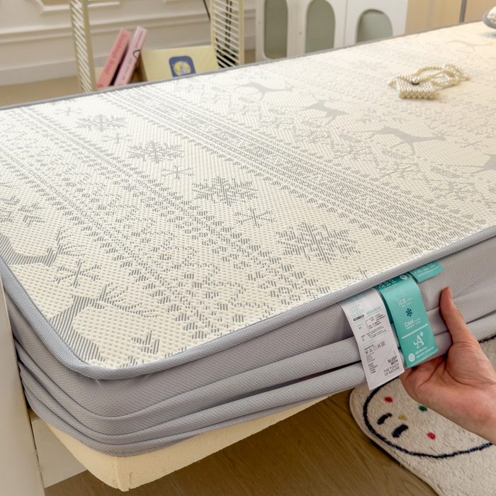 91家纺网 家纺一手货源 找家纺 凯罗 2026新款A类凉豆豆学生宿舍用床席可水洗凉席席子床笠款 鹿漫漫-浅灰-床笠款