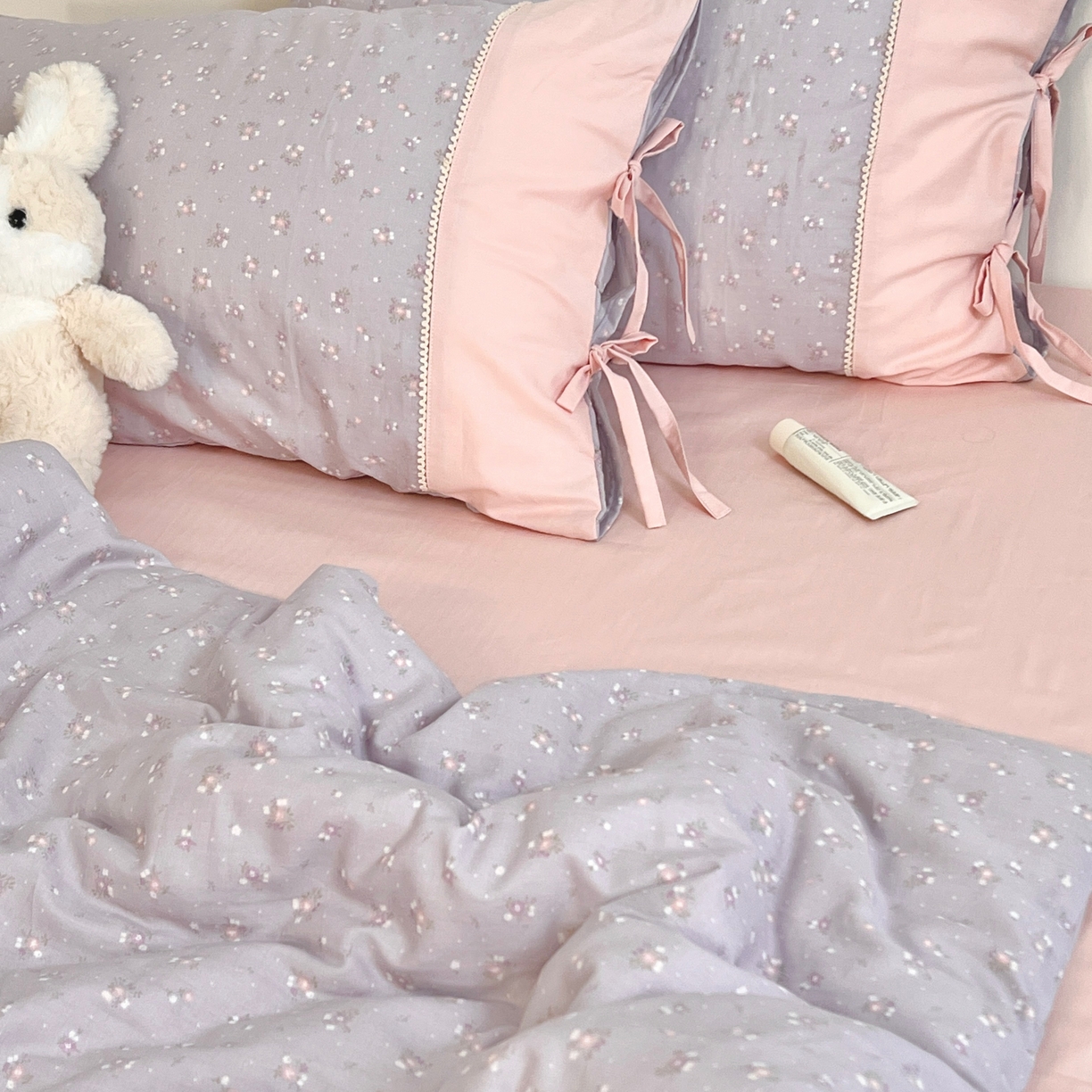 91家纺网 家纺一手货源 找家纺 （总）荣轩家居 2026新品韩式拼接系绳蝴蝶结工艺款四件套（铺床版）