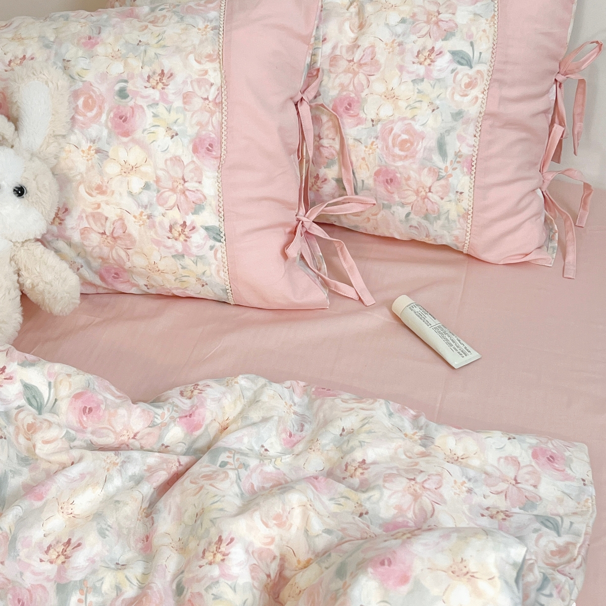 91家纺网 家纺一手货源 找家纺 （总）荣轩家居 2026新品韩式拼接系绳蝴蝶结工艺款四件套（铺床版）