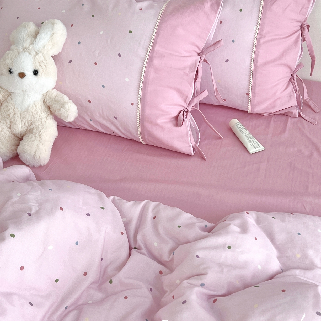 91家纺网 家纺一手货源 找家纺 （总）荣轩家居 2026新品韩式拼接系绳蝴蝶结工艺款四件套（铺床版）