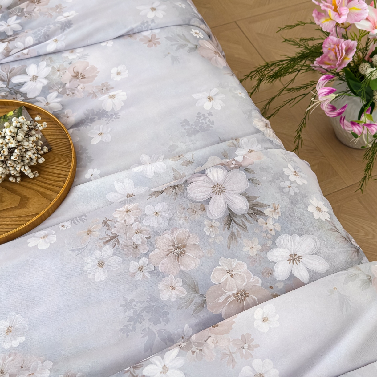 91家纺网 家纺一手货源 找家纺 归属 2026春夏新款数码印花凉感丝夏被夏凉被空调被系列 绒花（咖）