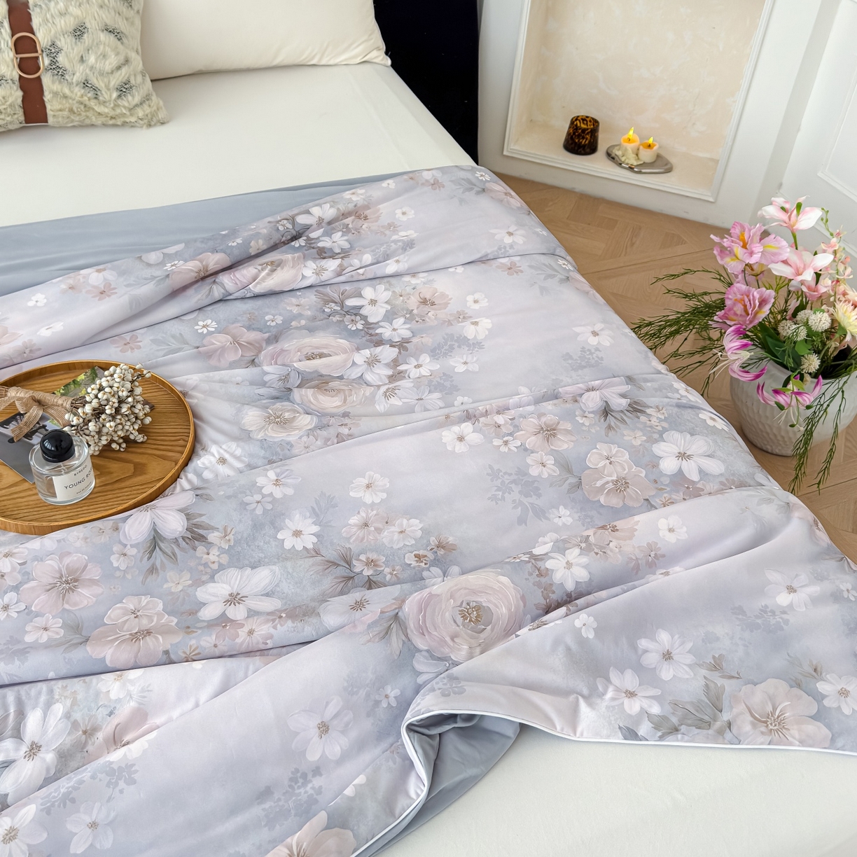 91家纺网 家纺一手货源 找家纺 归属 2026春夏新款数码印花凉感丝夏被夏凉被空调被系列 绒花（咖）