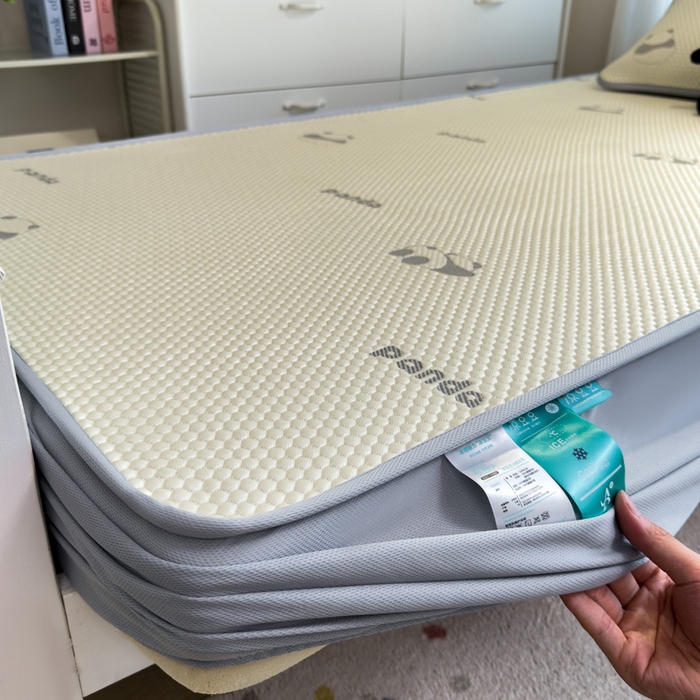 91家纺网 家纺一手货源 找家纺 凯罗 2026新款A类凉豆豆学生宿舍用床席可水洗凉席席子床笠款 盼盼乐园-床笠款