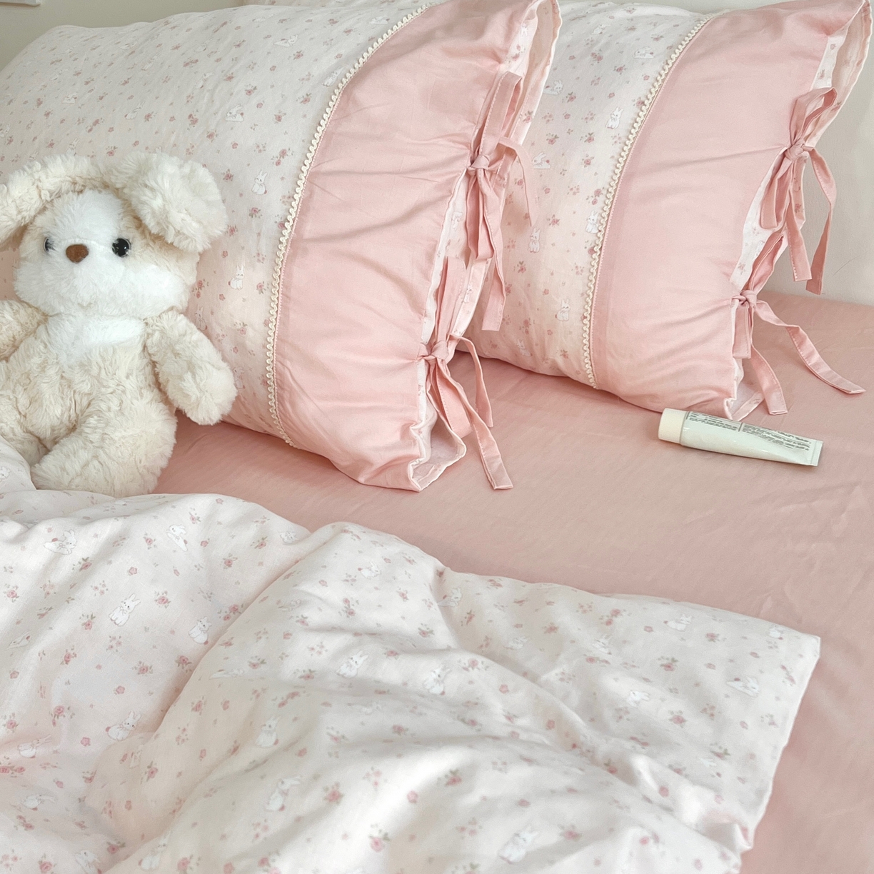 91家纺网 家纺一手货源 找家纺 （总）荣轩家居 2026新品韩式拼接系绳蝴蝶结工艺款四件套（铺床版）