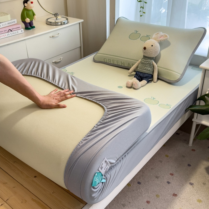 91家纺网 家纺一手货源 找家纺 凯罗 2026新款A类凉豆豆学生宿舍用床席可水洗凉席席子床笠款 青苹果乐园-床笠款