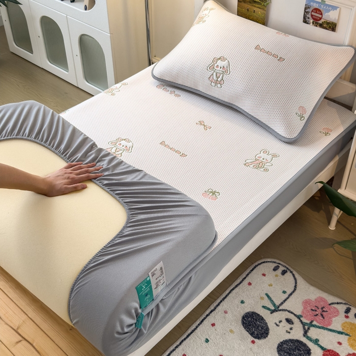 91家纺网 家纺一手货源 找家纺 凯罗 2026新款A类凉豆豆学生宿舍用床席可水洗凉席席子床笠款 兔叽乖乖-床笠款