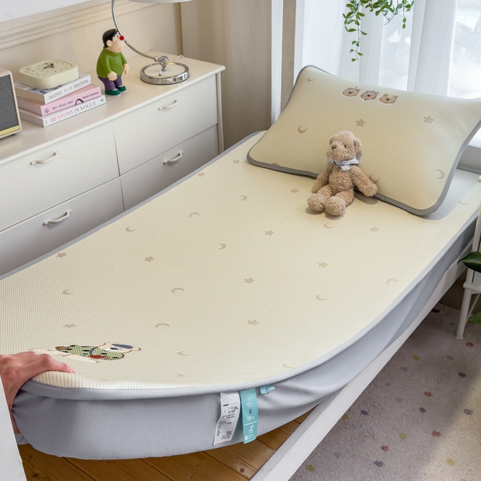 91家纺网 家纺一手货源 找家纺 凯罗 2026新款A类凉豆豆学生宿舍用床席可水洗凉席席子床笠款 呆酱熊-床笠款