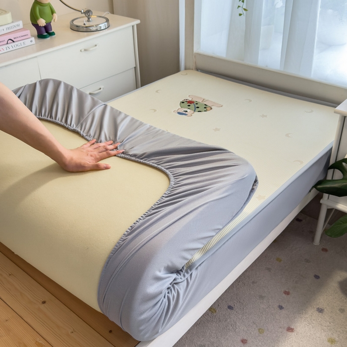 91家纺网 家纺一手货源 找家纺 凯罗 2026新款A类凉豆豆学生宿舍用床席可水洗凉席席子床笠款 呆酱熊-床笠款