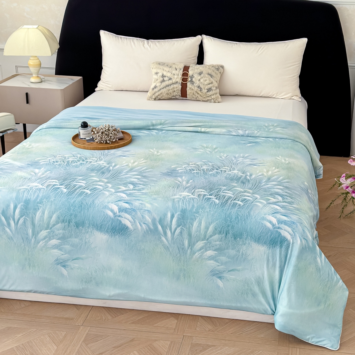 91家纺网 家纺一手货源 找家纺 归属 2026春夏新款数码印花凉感丝夏被夏凉被空调被系列 燕麦