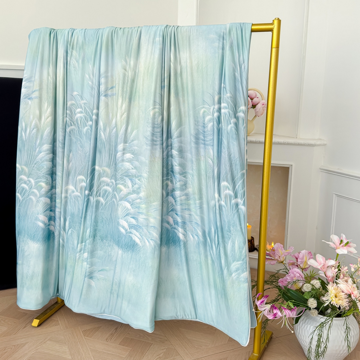 91家纺网 家纺一手货源 找家纺 归属 2026春夏新款数码印花凉感丝夏被夏凉被空调被系列 燕麦