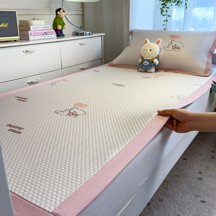 91家纺网 家纺一手货源 找家纺 （总）凯罗 2026新款A类凉豆豆学生宿舍用床席可水洗凉席席子床席款