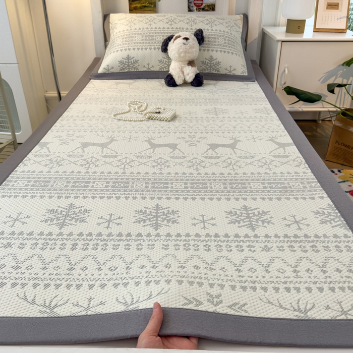 91家纺网 家纺一手货源 找家纺 凯罗 2026新款A类凉豆豆学生宿舍用床席可水洗凉席席子床席款 鹿漫漫-浅灰-床席款