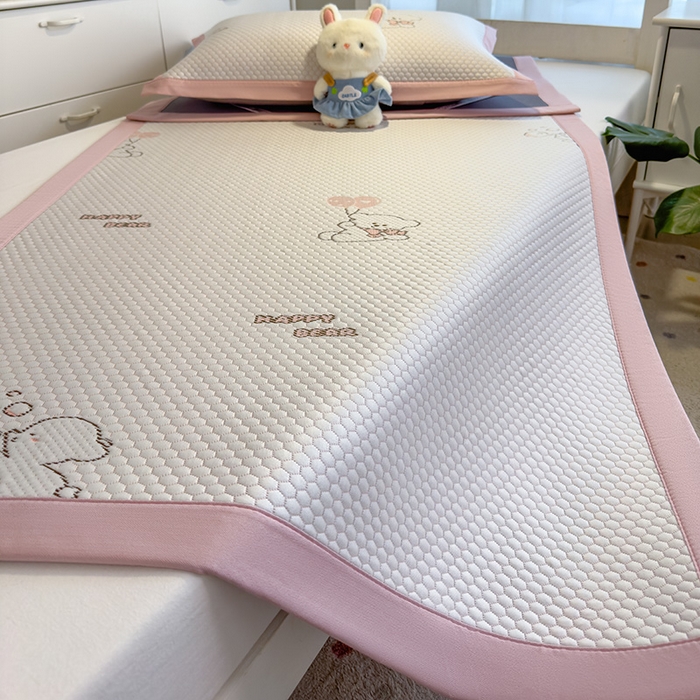 91家纺网 家纺一手货源 找家纺 凯罗 2026新款A类凉豆豆学生宿舍用床席可水洗凉席席子床席款 爱心气球-床席款