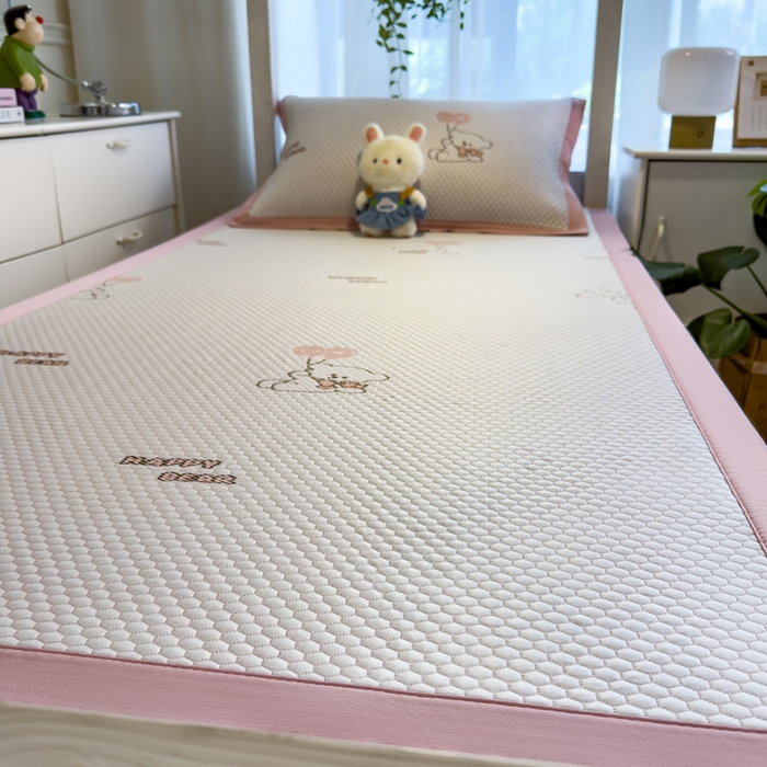 91家纺网 家纺一手货源 找家纺 凯罗 2026新款A类凉豆豆学生宿舍用床席可水洗凉席席子床席款 爱心气球-床席款