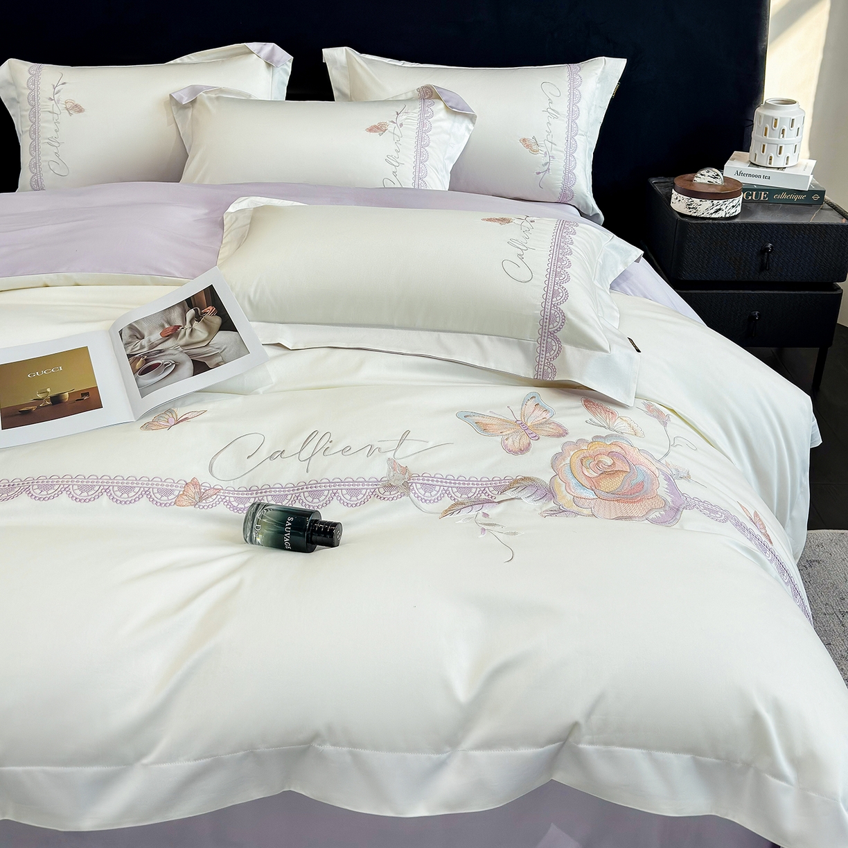 91家纺网 家纺一手货源 找家纺 莱势 2026新品100支纯棉全棉50x50s贡缎长绒棉纯棉刺绣绣花四件套高端礼盒 蝶曼影-白拼紫