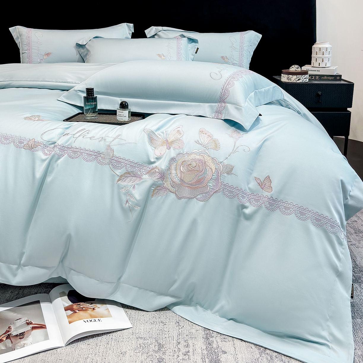 91家纺网 家纺一手货源 找家纺 莱势 2026新品100支纯棉全棉50x50s贡缎长绒棉纯棉刺绣绣花四件套高端礼盒 蝶曼影-天空蓝