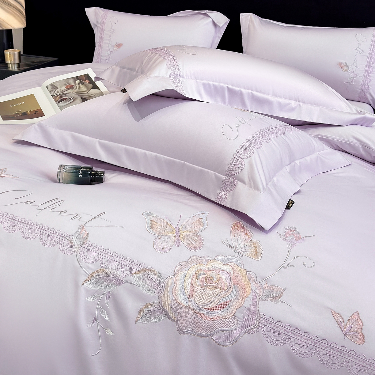 91家纺网 家纺一手货源 找家纺 莱势 2026新品100支纯棉全棉50x50s贡缎长绒棉纯棉刺绣绣花四件套高端礼盒 蝶曼影-梦幻紫