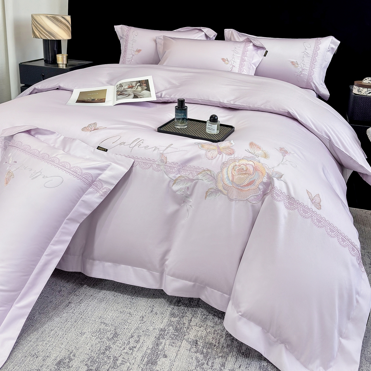 91家纺网 家纺一手货源 找家纺 莱势 2026新品100支纯棉全棉50x50s贡缎长绒棉纯棉刺绣绣花四件套高端礼盒 蝶曼影-梦幻紫