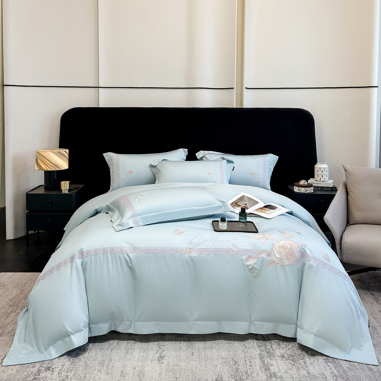 91家纺网 家纺一手货源 找家纺 莱势 2026新品100支纯棉全棉50x50s贡缎长绒棉纯棉刺绣绣花四件套高端礼盒 蝶曼影-天空蓝