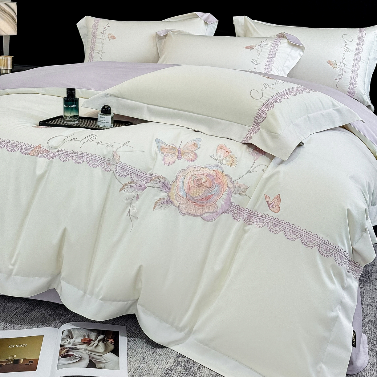 91家纺网 家纺一手货源 找家纺 莱势 2026新品100支纯棉全棉50x50s贡缎长绒棉纯棉刺绣绣花四件套高端礼盒 蝶曼影-白拼紫