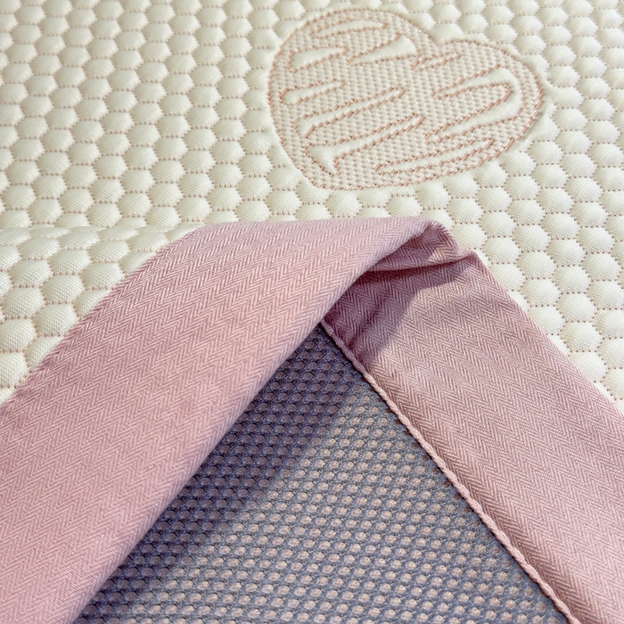 91家纺网 家纺一手货源 找家纺 凯罗 2026新款A类凉豆豆学生宿舍用床席可水洗凉席席子床席款 爱心小熊-粉-床席款