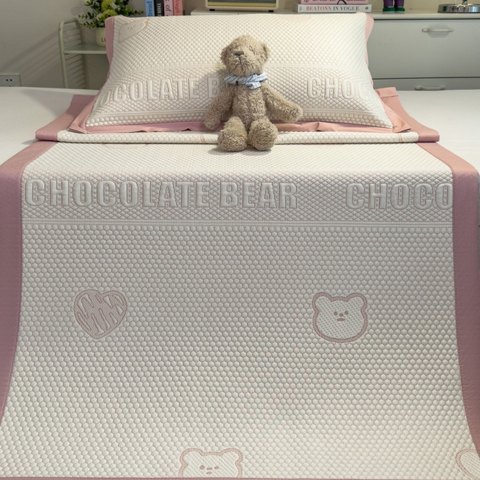 91家纺网 家纺一手货源 找家纺 凯罗 2026新款A类凉豆豆学生宿舍用床席可水洗凉席席子床席款 爱心小熊-粉-床席款