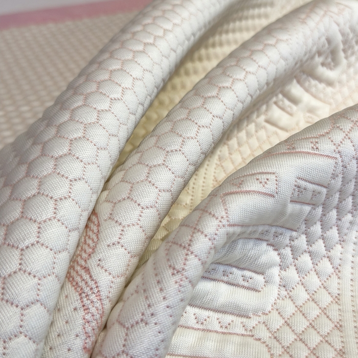 91家纺网 家纺一手货源 找家纺 凯罗 2026新款A类凉豆豆学生宿舍用床席可水洗凉席席子床席款 爱心小熊-粉-床席款