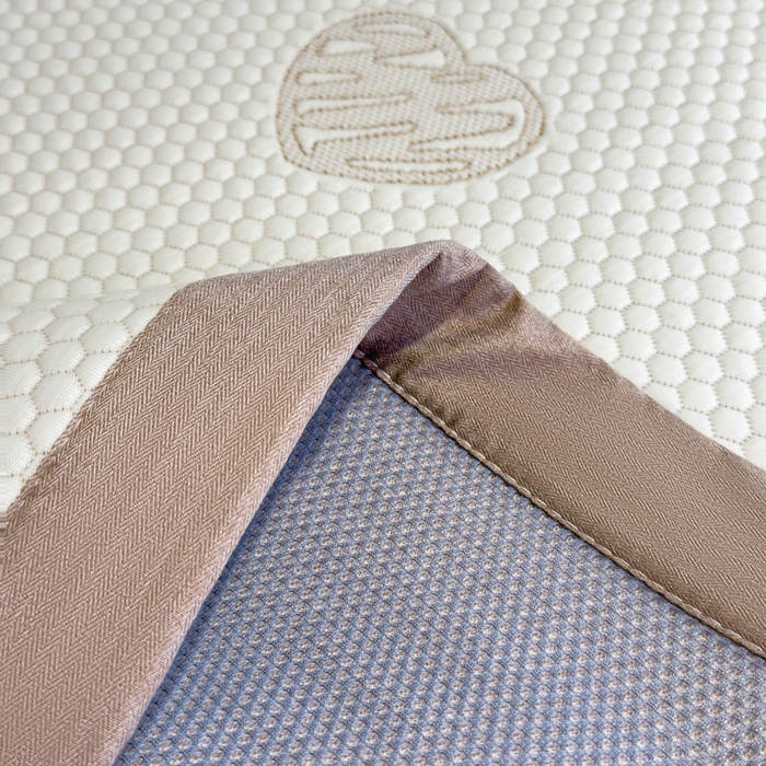 91家纺网 家纺一手货源 找家纺 凯罗 2026新款A类凉豆豆学生宿舍用床席可水洗凉席席子床席款 爱心小熊-咖-床席款