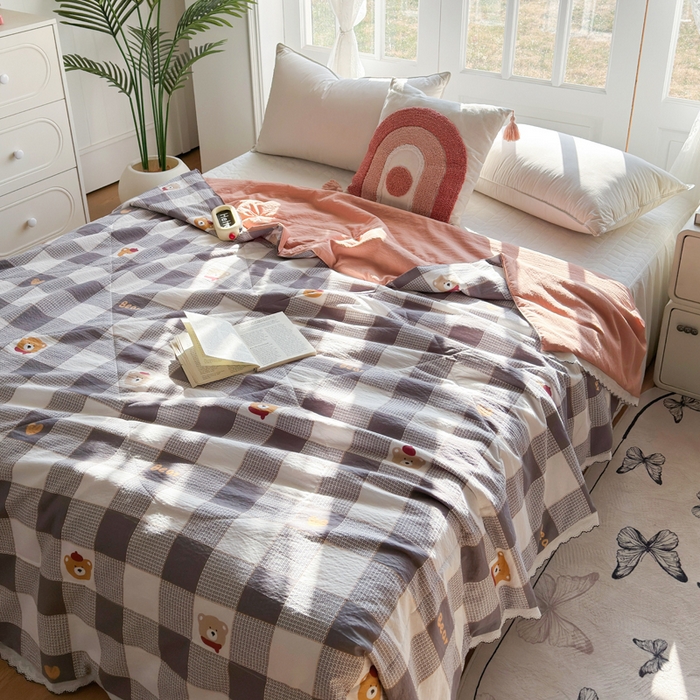 91家纺网 家纺一手货源 找家纺 云玲时尚 2026新款木棉皱皱纱夏被被子被芯 饼干熊