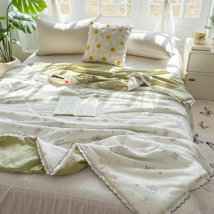 91家纺网 家纺一手货源 找家纺 云玲时尚 2026新款木棉皱皱纱夏被被子被芯 兔宝果园