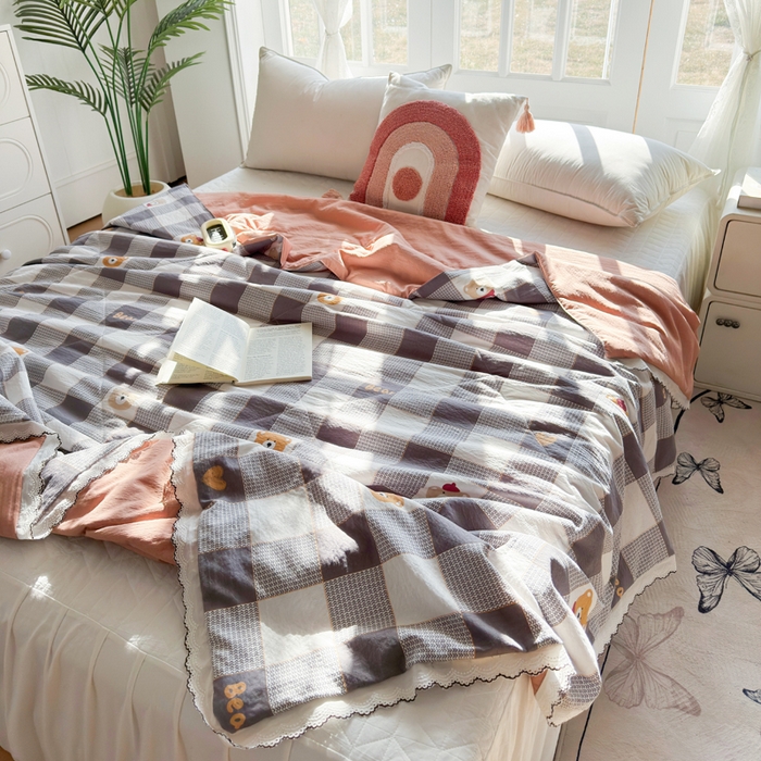 91家纺网 家纺一手货源 找家纺 云玲时尚 2026新款木棉皱皱纱夏被被子被芯 饼干熊