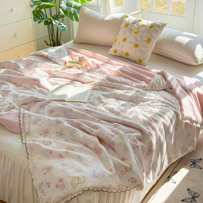 91家纺网 家纺一手货源 找家纺 云玲时尚 2026新款木棉皱皱纱夏被被子被芯 泡芙小熊