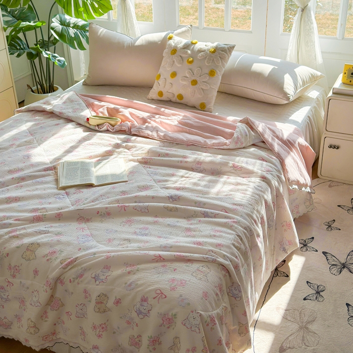 91家纺网 家纺一手货源 找家纺 云玲时尚 2026新款木棉皱皱纱夏被被子被芯 泡芙小熊