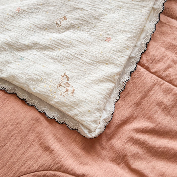 91家纺网 家纺一手货源 找家纺 云玲时尚 2026新款木棉皱皱纱夏被被子被芯 快乐小马