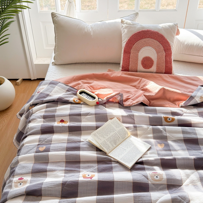 91家纺网 家纺一手货源 找家纺 云玲时尚 2026新款木棉皱皱纱夏被被子被芯 饼干熊