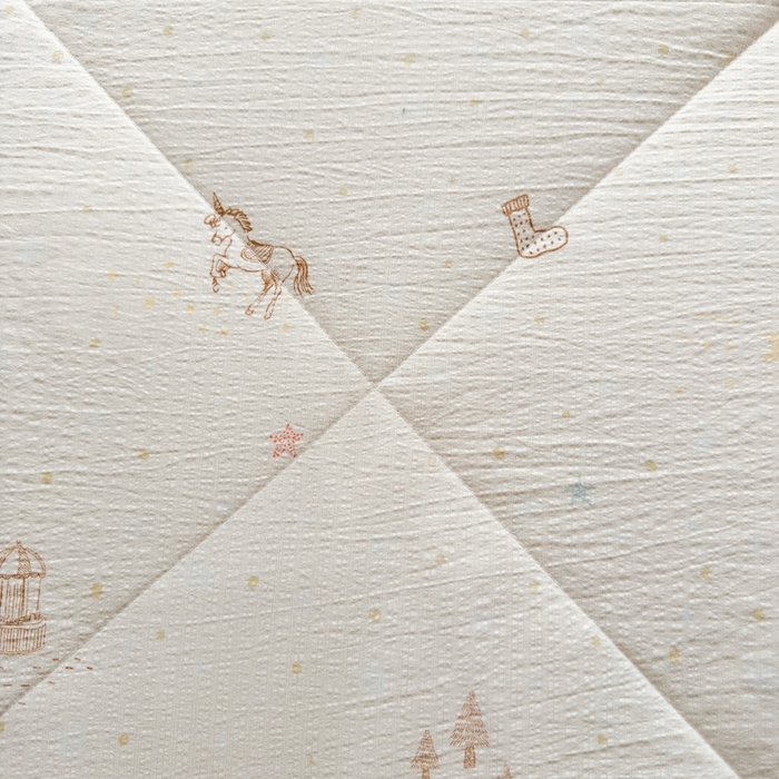 91家纺网 家纺一手货源 找家纺 云玲时尚 2026新款木棉皱皱纱夏被被子被芯 快乐小马