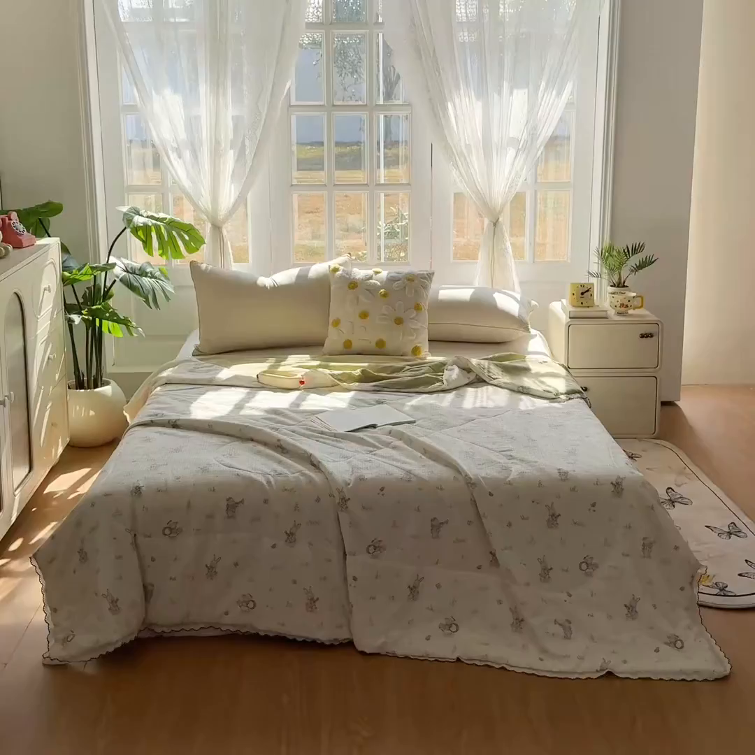 91家纺网 家纺一手货源 找家纺 云玲时尚 2026新款木棉皱皱纱夏被被子被芯 兔宝果园