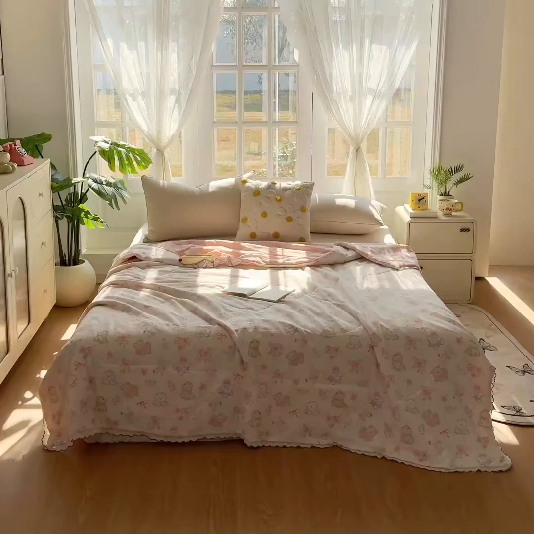 91家纺网 家纺一手货源 找家纺 云玲时尚 2026新款木棉皱皱纱夏被被子被芯 泡芙小熊
