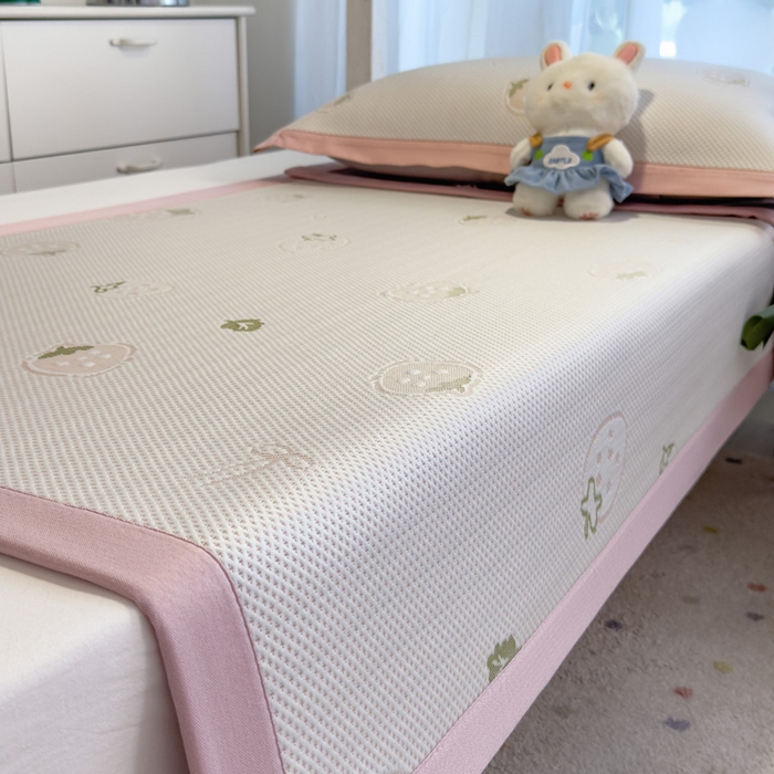 91家纺网 家纺一手货源 找家纺 凯罗 2026新款A类凉豆豆学生宿舍用床席可水洗凉席席子床席款 波点草莓-床席款