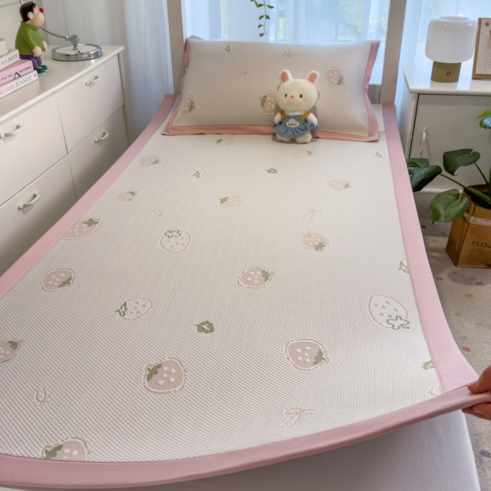 91家纺网 家纺一手货源 找家纺 凯罗 2026新款A类凉豆豆学生宿舍用床席可水洗凉席席子床席款 波点草莓-床席款