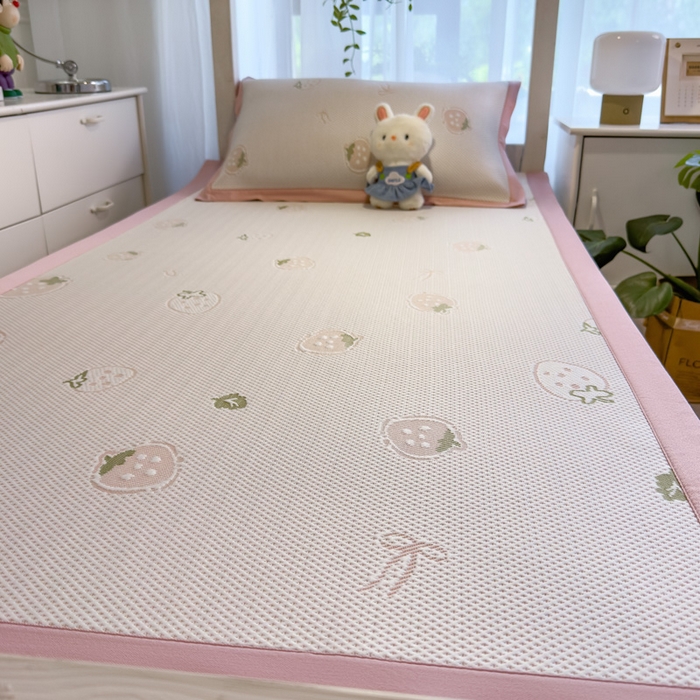 91家纺网 家纺一手货源 找家纺 凯罗 2026新款A类凉豆豆学生宿舍用床席可水洗凉席席子床席款 波点草莓-床席款