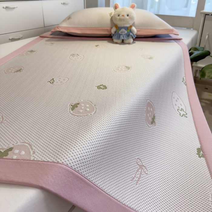 91家纺网 家纺一手货源 找家纺 凯罗 2026新款A类凉豆豆学生宿舍用床席可水洗凉席席子床席款 波点草莓-床席款