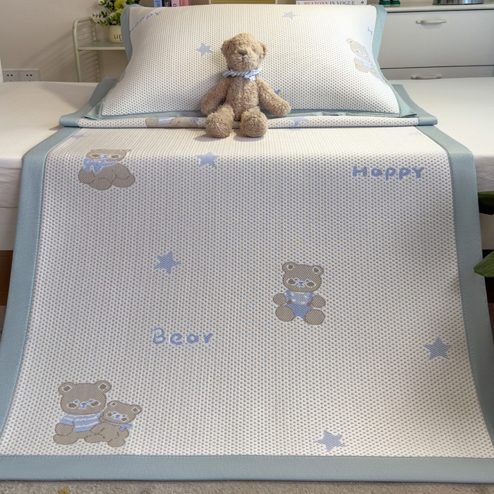 91家纺网 家纺一手货源 找家纺 凯罗 2026新款A类凉豆豆学生宿舍用床席可水洗凉席席子床席款 布丁萌萌熊-床席款