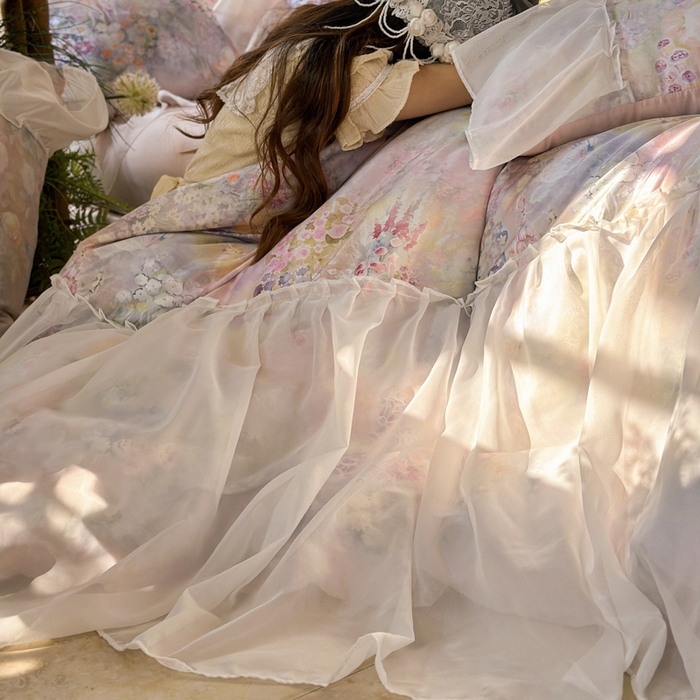 91家纺网 家纺一手货源 找家纺 艾米家居 2026春夏新款裙边款法式天丝棉冰丝系列四件套提供买家秀 莫奈花园裙边款