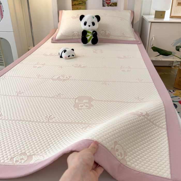 91家纺网 家纺一手货源 找家纺 凯罗 2026新款A类凉豆豆学生宿舍用床席可水洗凉席席子床席款 敦敦熊-粉-床席款