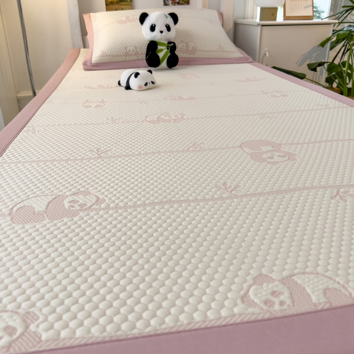 91家纺网 家纺一手货源 找家纺 凯罗 2026新款A类凉豆豆学生宿舍用床席可水洗凉席席子床席款 敦敦熊-粉-床席款