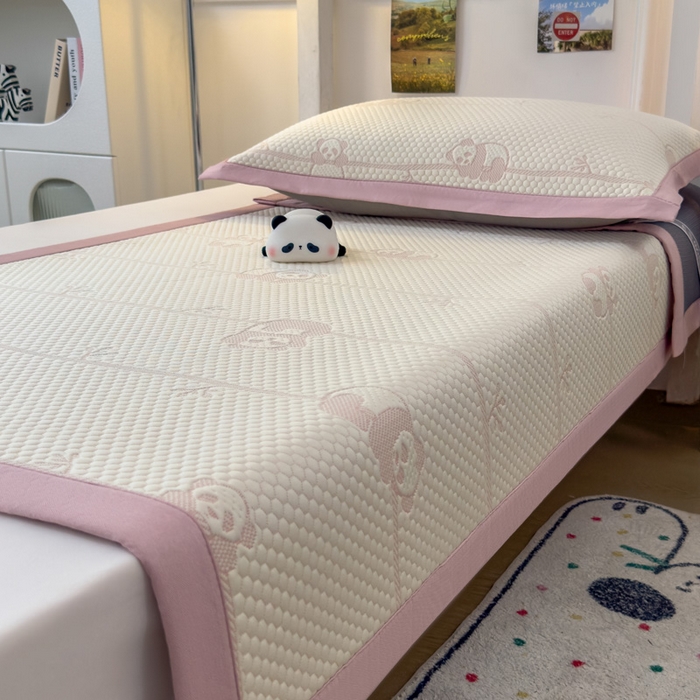 91家纺网 家纺一手货源 找家纺 凯罗 2026新款A类凉豆豆学生宿舍用床席可水洗凉席席子床席款 敦敦熊-粉-床席款