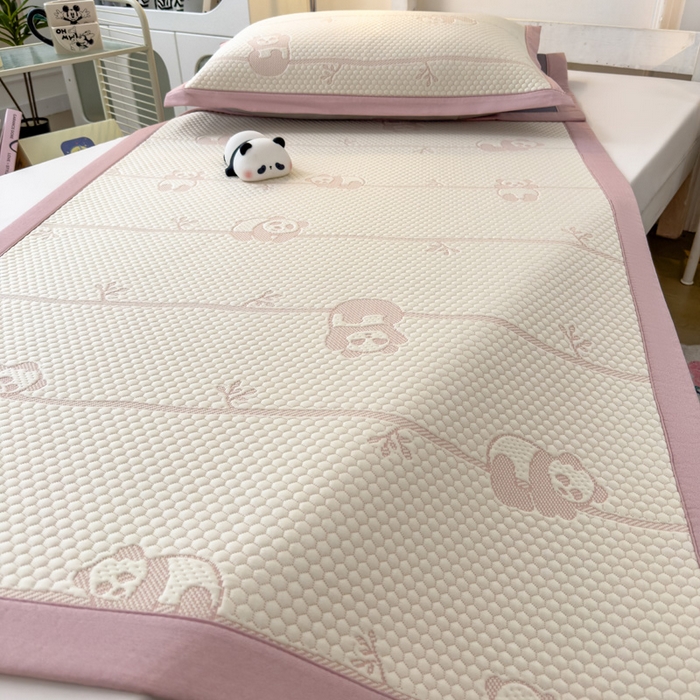 91家纺网 家纺一手货源 找家纺 凯罗 2026新款A类凉豆豆学生宿舍用床席可水洗凉席席子床席款 敦敦熊-粉-床席款